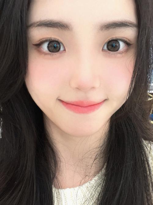 属鼠女生画了很精致的妆出门是要做什么