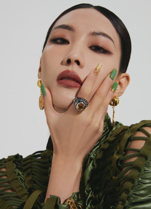脸上颧骨高的女人怎么样