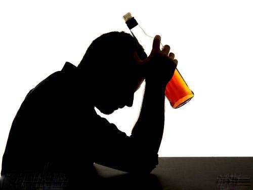 酒后误事,属马男醉酒后会做什么