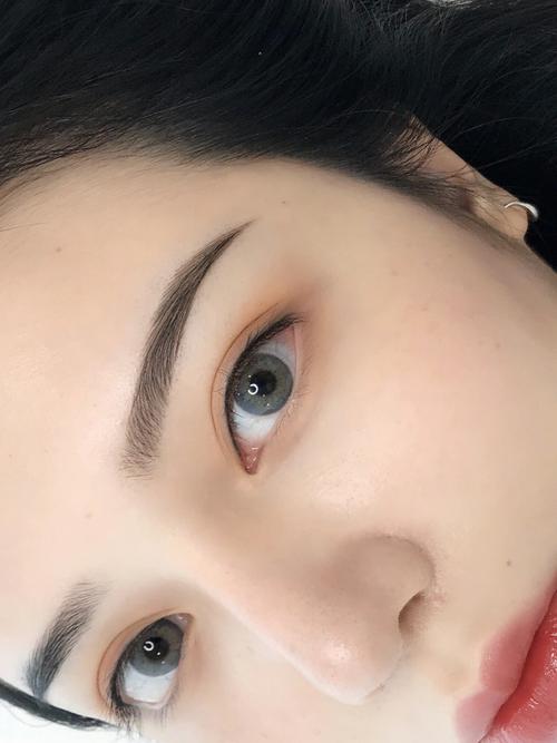 女人眉毛粗代表什么