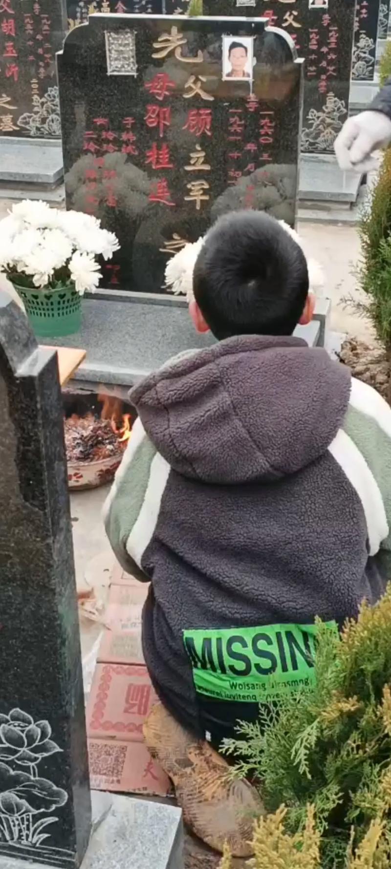 梦见爸爸给我拔掉白发
