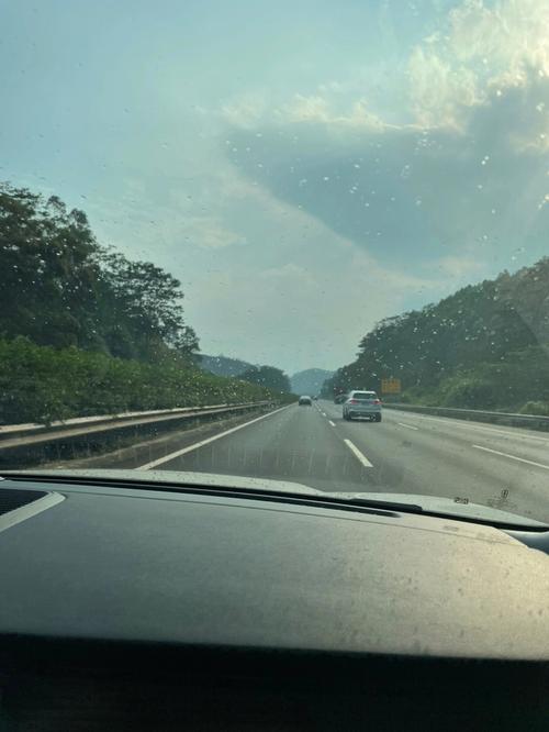 梦见下雨开车回家好不好