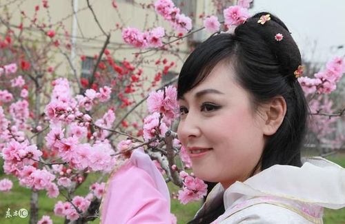 双颊红润的女孩子桃花运旺!