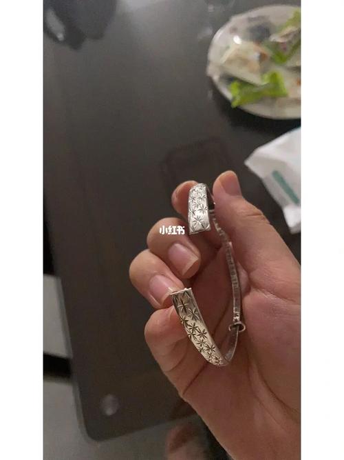 梦见自己戴的手镯断了