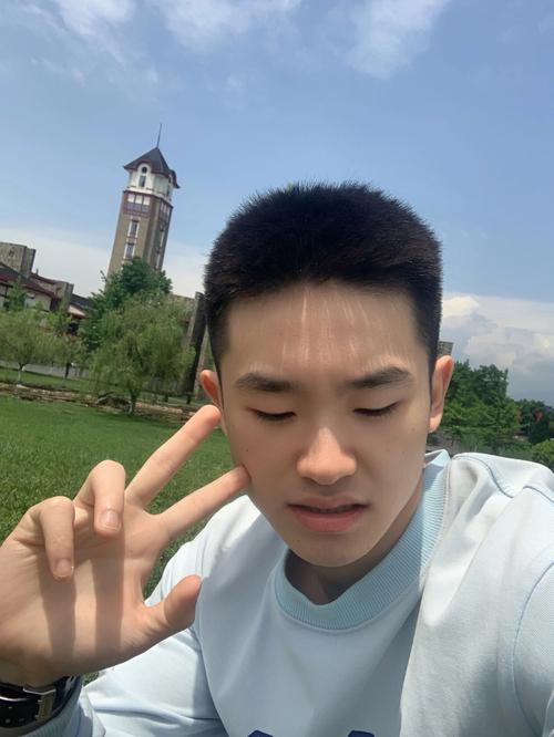 眼睛很小的男人好不好