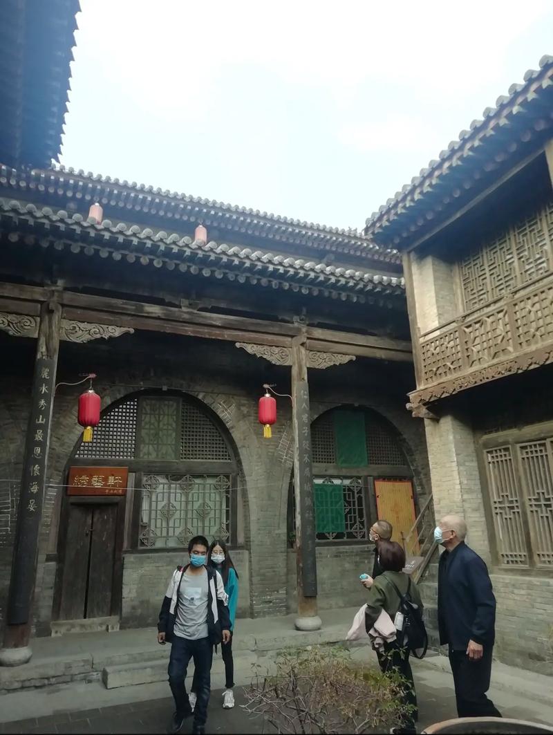 晋姓女孩缺土有财权的名字