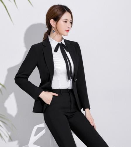 属马女生在职场的穿衣风格