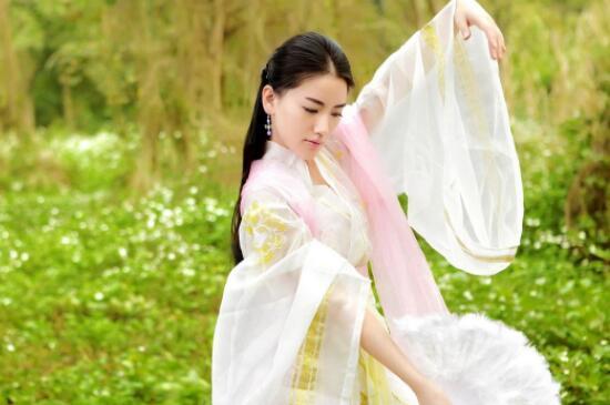 仙女转世的女孩的体型