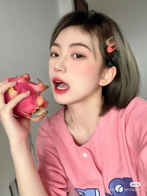 女生带什么颜色的美瞳能招桃花