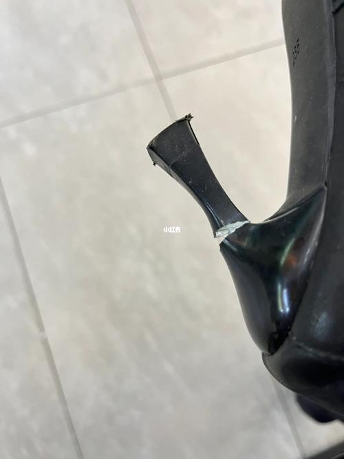 梦见鞋跟断了是什么意思