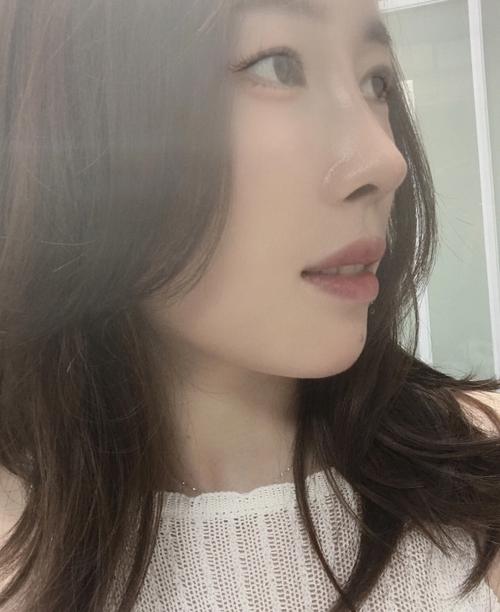 歪斜鼻的女人喜欢自作聪明