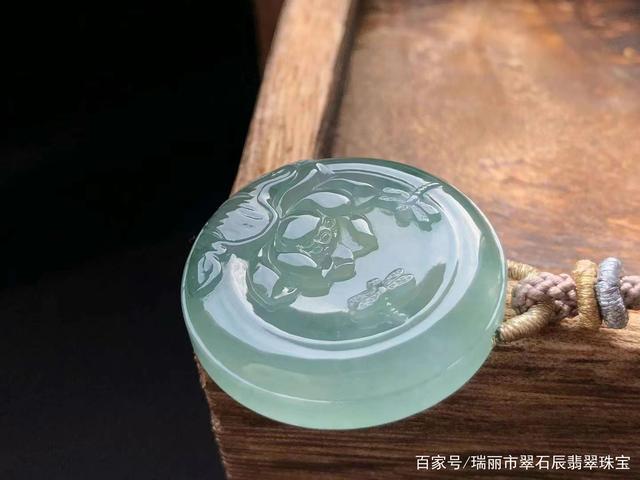 翡翠牌子的雕刻题材都有哪些