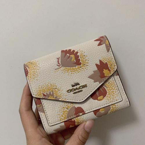 钱包的这些颜色会适合五行缺火的人