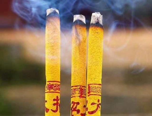 烧香就烧香,别把运势给扫走了