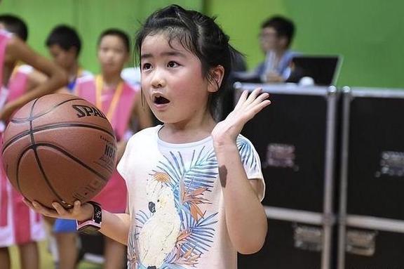 姚明女儿身高多少?姚明女儿姚沁蕾照片曝光
