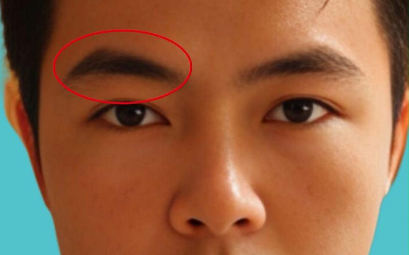 三角形的男人眉毛面相