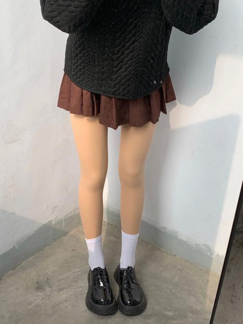 梦见女人光着腿