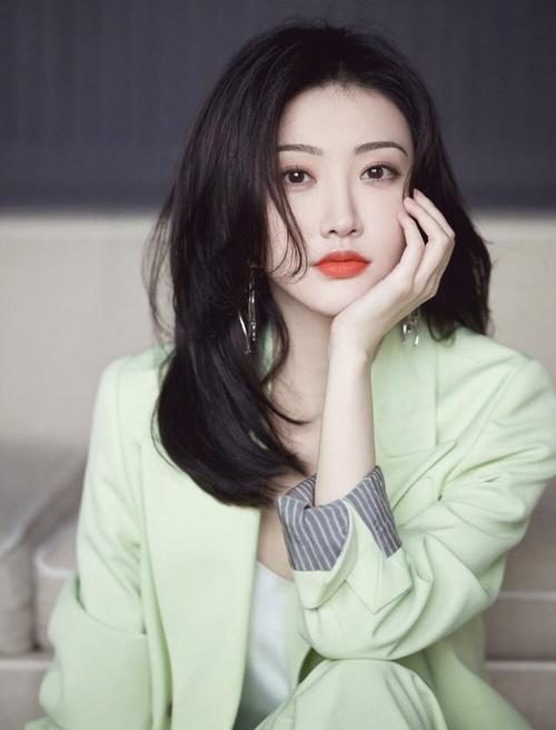看起来很贵气的女孩子