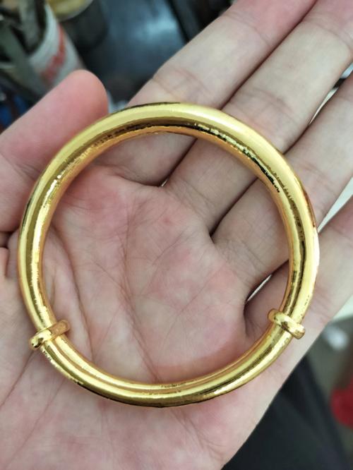 梦见自己戴的金手镯断了有何寓意