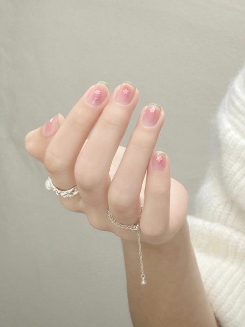 女人做这个颜色的美甲会招桃花运