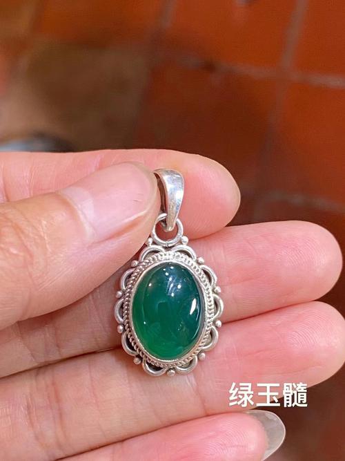 佩戴绿玉髓的功效与作用大吗