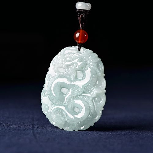 属龙带什么生肖吊坠好