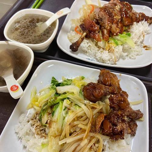 梦见学院食堂吃饭是什么意思