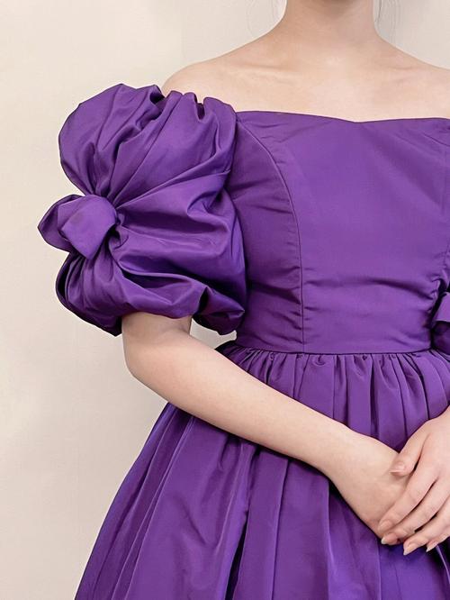 梦见新娘礼服破烂是什么意思