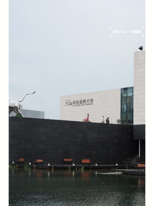 湖边的房子在哪里?