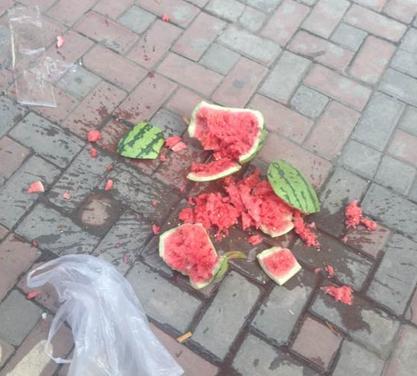 梦见食物掉地上