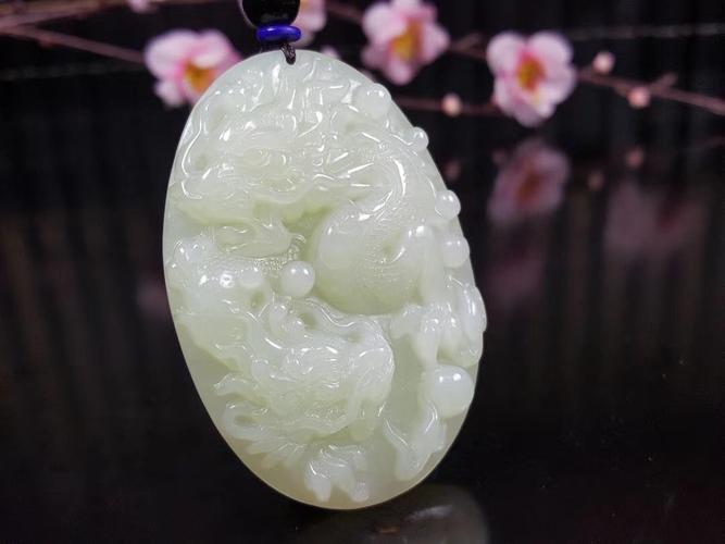 属龙的人戴什么生肖玉最吉利
