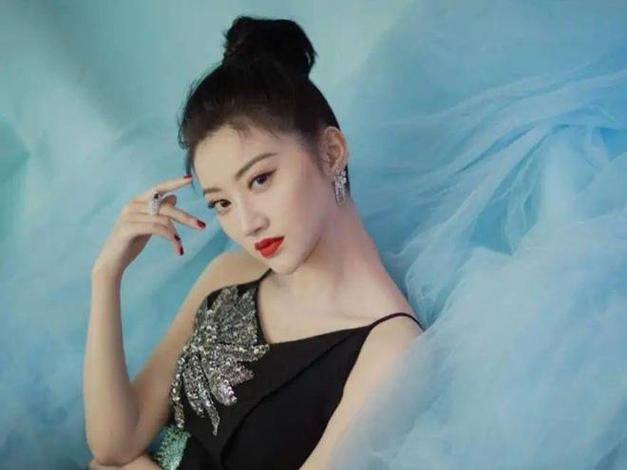 又美又飒的星座女,可以温柔如水,还能强悍硬朗,让人羡慕!
