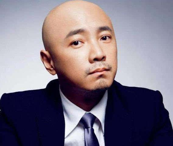 鼻头发亮的男人会劈腿吗?