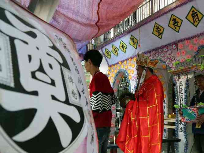 男人梦见办丧事的场面