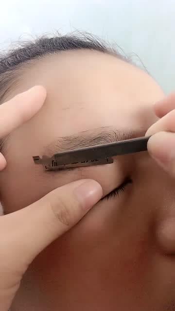 扫帚眉怎么修眉