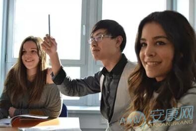 梦见同学上课有什么征兆