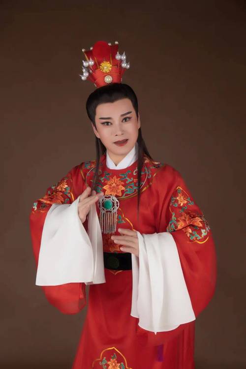 属龙人对传统戏剧的态度