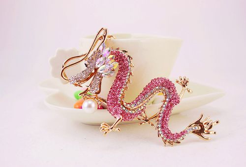 属龙的人车上挂什么好,车内挂件如何选择?