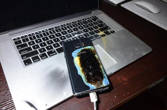 女人梦见手机爆炸了