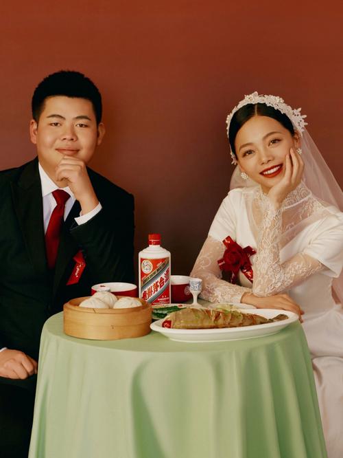 梦见自己穿婚纱办喜宴