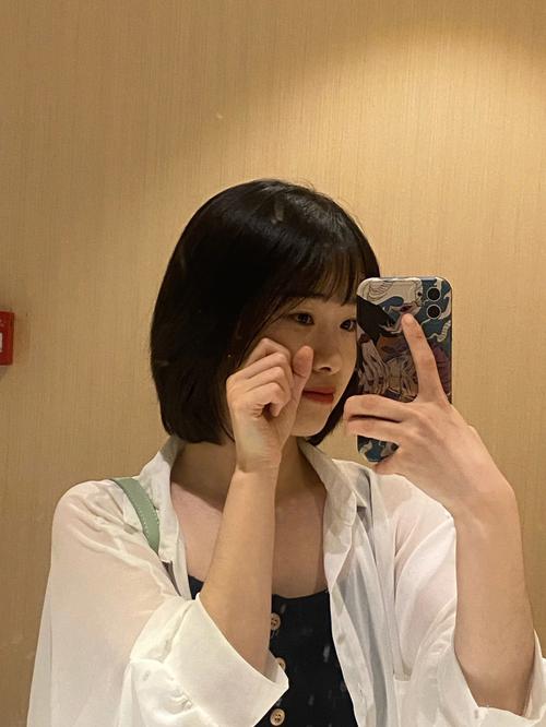 揭秘处女女留短发原因