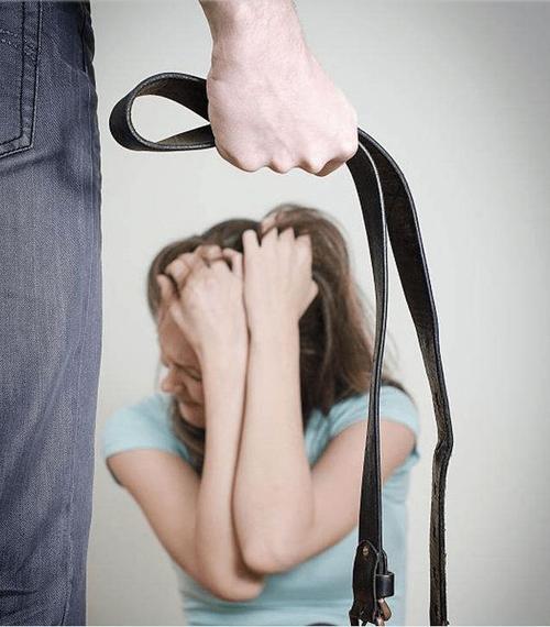 经常冷暴力自己丈夫的女人长什么样的呢