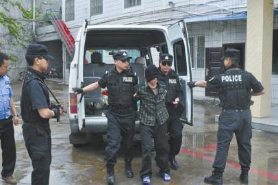 属马女路上遇到抢劫会怎么办