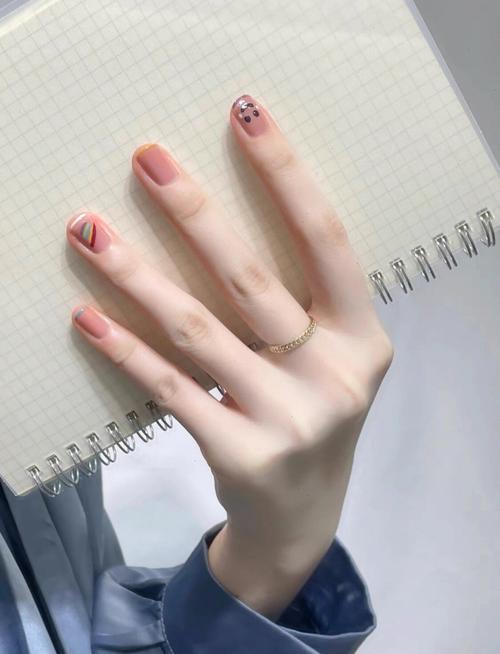 指甲纹理看运势