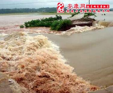 梦见下特大暴雨还涨水