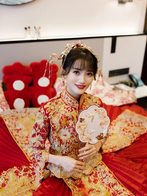 两场婚礼穿一件秀禾服