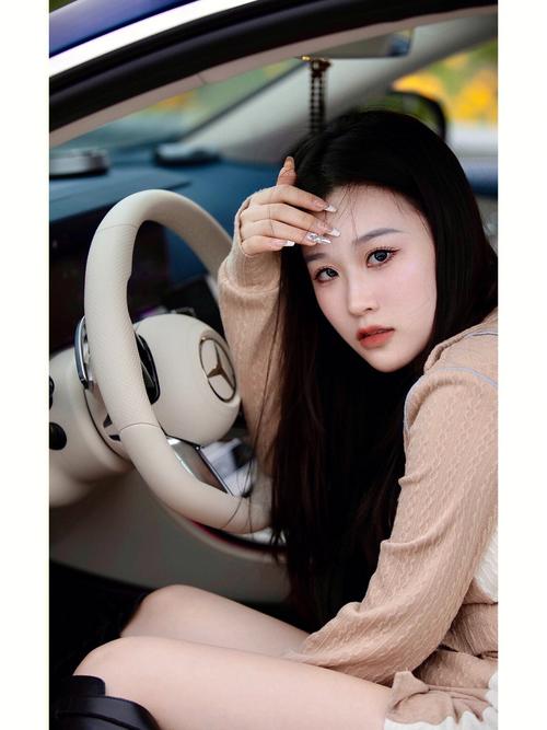 梦见坐白色的车