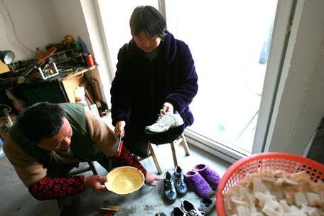 梦见别人帮你擦鞋