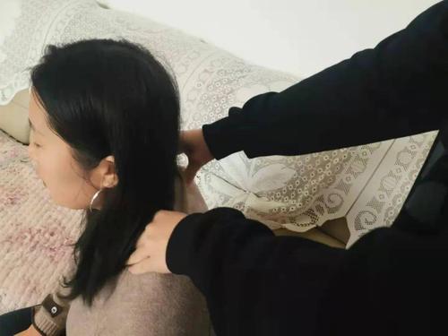 梦见捶背