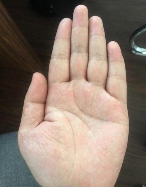 女人手掌又宽又大又厚财运好么